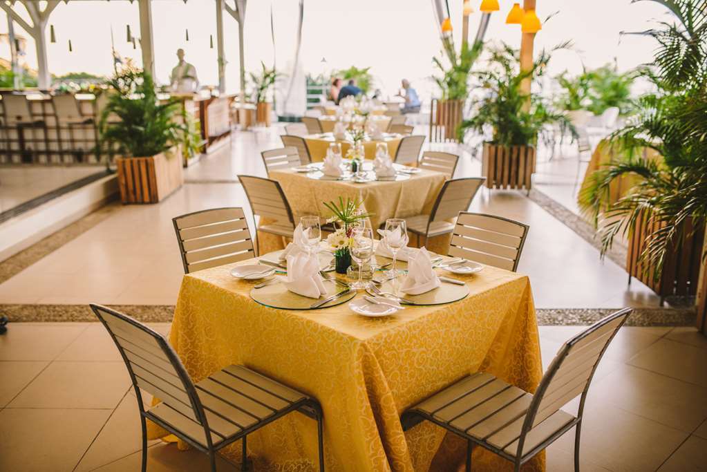 Hotel Montana Pétionville المطعم الصورة